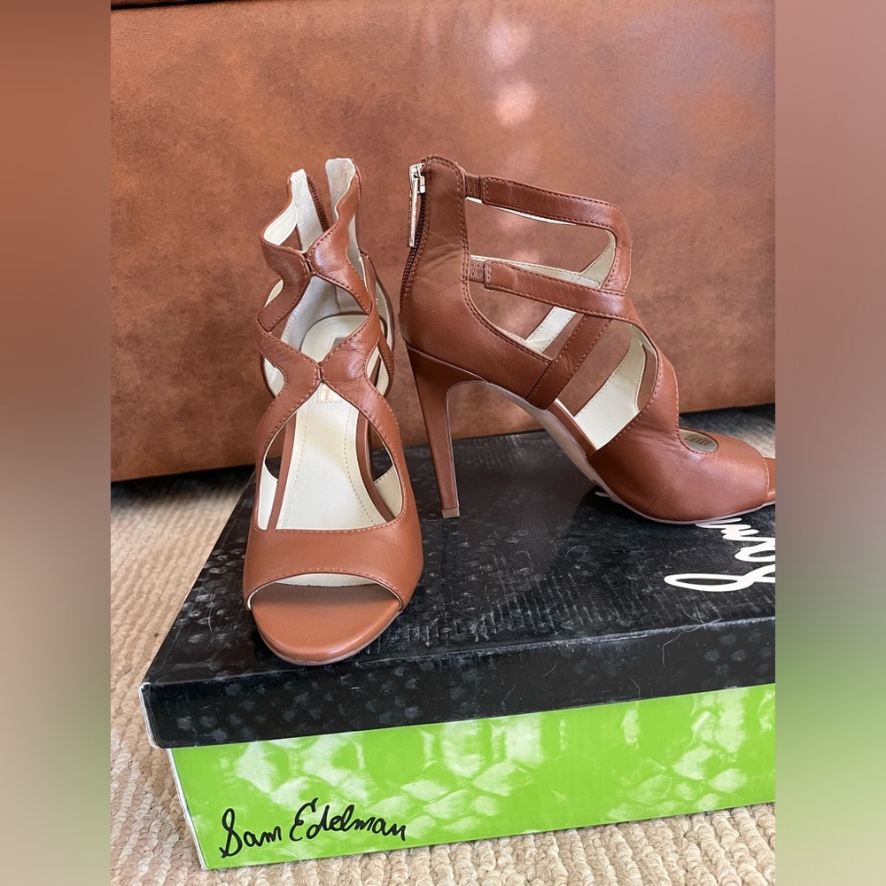 Size 6 Sam Edelman shoes. NEVER BEEN WORN. 4” heel.